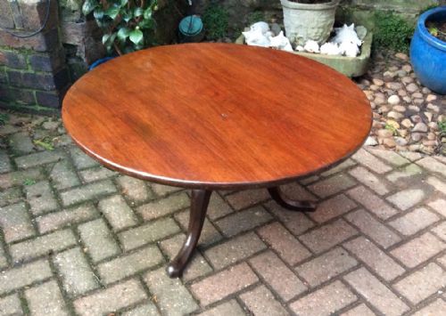 mahogany coffee table - CATEGORY: ANTIQUE TABLES - DATED REGENCY