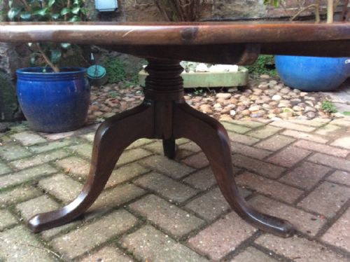 MAHOGANY COFFEE TABLE - ADDITIONAL PHOTO 1
