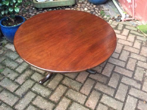 MAHOGANY COFFEE TABLE - ADDITIONAL PHOTO 3
