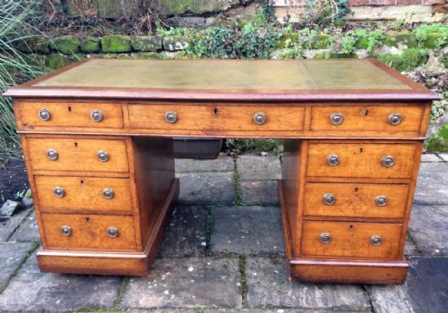 oak pedestal desk - CATEGORY: ANTIQUE DESKS - DATED VICTORIAN