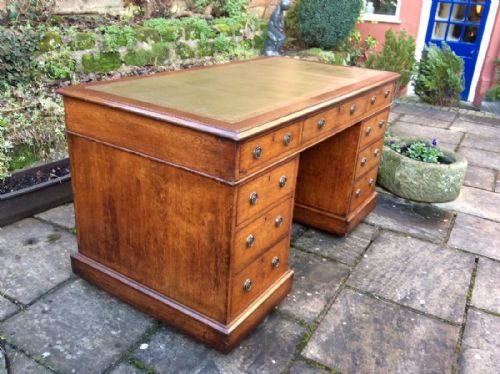 OAK PEDESTAL DESK - ADDITIONAL PHOTO 1