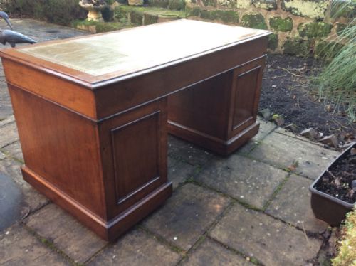 OAK PEDESTAL DESK - ADDITIONAL PHOTO 3