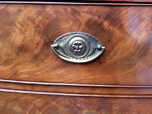 GEORGIAN BOW FRONT MAHOGANY CHEST OF DRAWERS - ADDITIONAL PHOTO 1