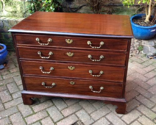 georgian chest of drawers - CATEGORY: ANTIQUE CHEST OF DRAWERS - DATED 18TH CENTURY