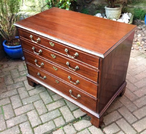 GEORGIAN CHEST OF DRAWERS - ADDITIONAL PHOTO 2