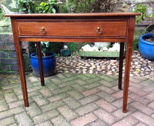 pretty georgian mahogany side table - CATEGORY: ANTIQUE TABLES - DATED 1800