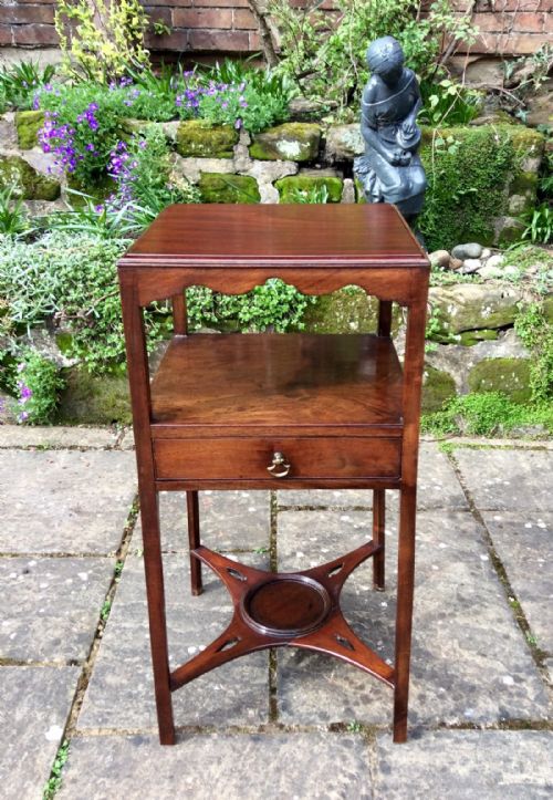 pretty georgian washstand - CATEGORY: ANTIQUE FURNITURE - DATED GEORGIAN