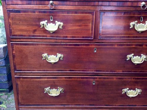 SMALL GEORGIAN MAHOGANY CHEST OF DRAWERS - ADDITIONAL PHOTO 4