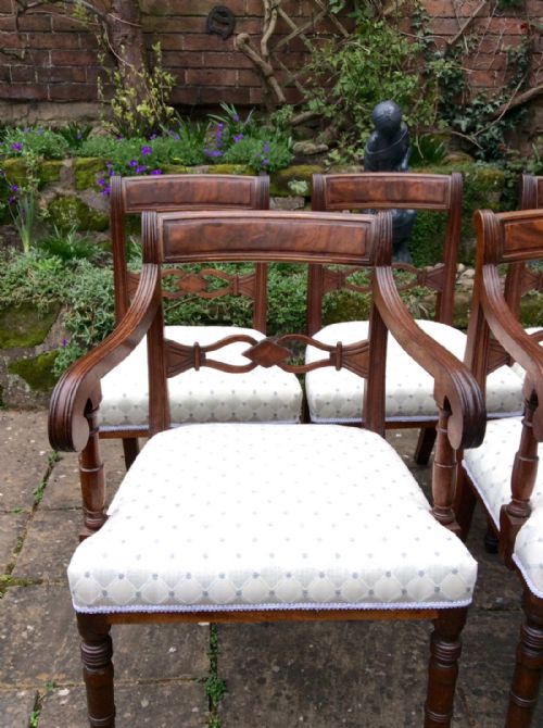 A SET OF REGENCY CHAIRS COMPRISING 2 CARVER OR ARM CHAIRS AND 5 SINGLE DINING CHAIRS - ADDITIONAL PHOTO 1