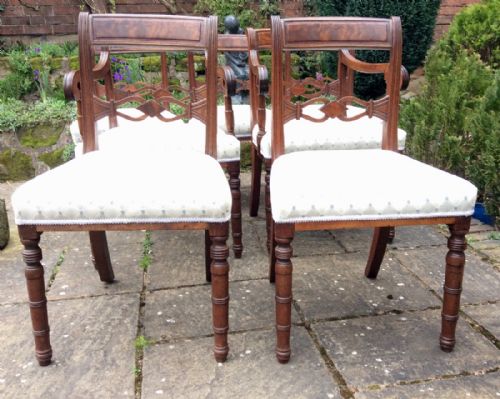 A SET OF REGENCY CHAIRS COMPRISING 2 CARVER OR ARM CHAIRS AND 5 SINGLE DINING CHAIRS - ADDITIONAL PHOTO 5