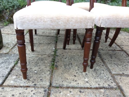 A GOOD SET OF FOUR REGENCY DINING CHAIRS - ADDITIONAL PHOTO 3