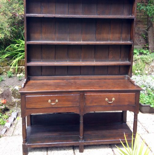 A SMALL OAK DRESSER - ADDITIONAL PHOTO 1