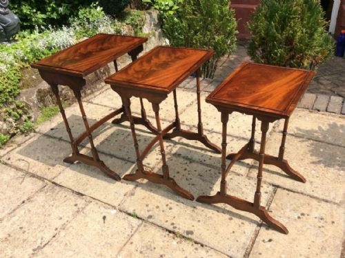 NEST OF 3 MAHOGANY TABLES - ADDITIONAL PHOTO 3