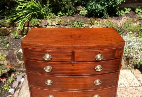 LOVELY BOW FRONT MAHOGANY CHEST OF DRAWERS - ADDITIONAL PHOTO 1