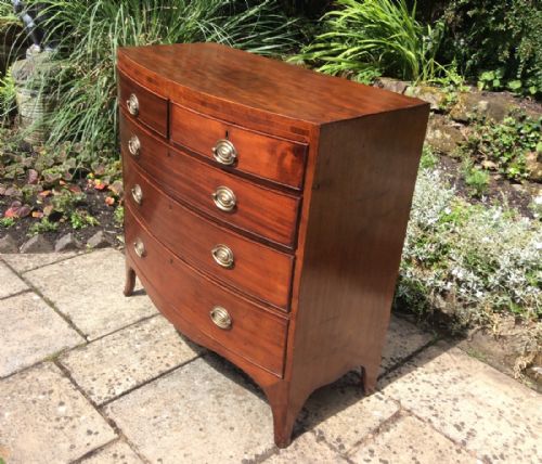 LOVELY BOW FRONT MAHOGANY CHEST OF DRAWERS - ADDITIONAL PHOTO 2
