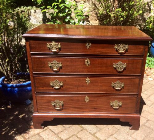 SMALL GEORGIAN MAHOGANY CHEST OF DRAWERS - ADDITIONAL PHOTO 1
