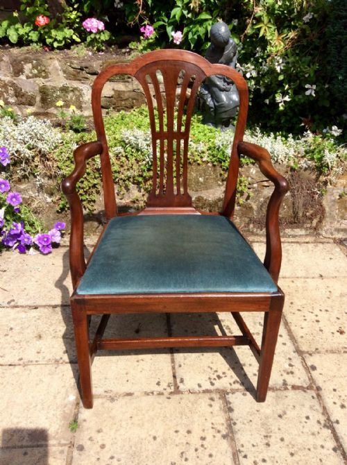 good georgian elbow or carver chair - CATEGORY: ANTIQUE CHAIRS - DATED 18TH CENTURY