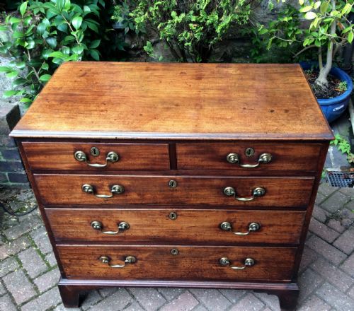 GEORGIAN MAHOGANY CHEST OF DRAWERS - ADDITIONAL PHOTO 3