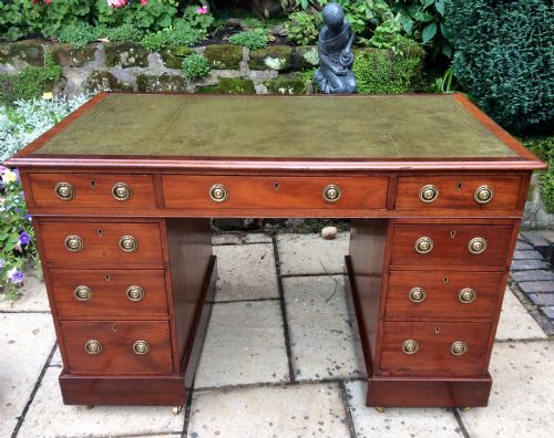 good victorian mahogany pedestal desk - CATEGORY: ANTIQUE DESKS - DATED VICTORIAN