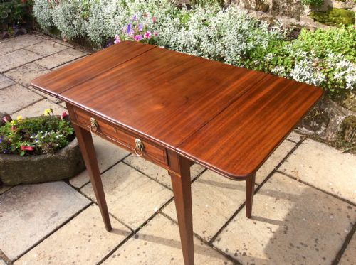 PRETTY SIDE TABLE OR SMALL SOFA TABLE - ADDITIONAL PHOTO 1