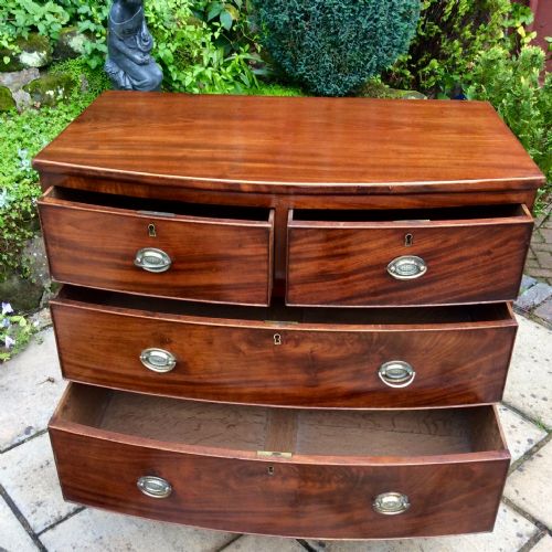 SMALL GEORGIAN BOW FRONT CHEST OF DRAWERS - ADDITIONAL PHOTO 4