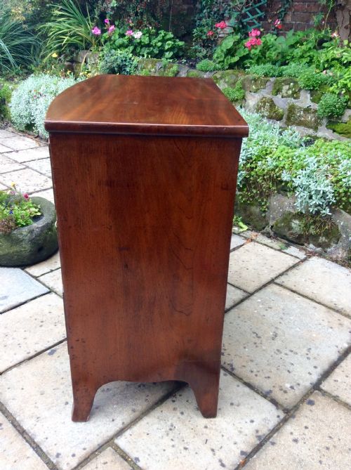 SMALL GEORGIAN BOW FRONT CHEST OF DRAWERS - ADDITIONAL PHOTO 5