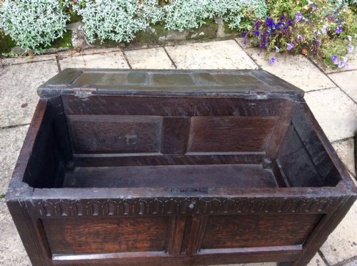 SMALL EARLY 18TH CENTURY COFFER - ADDITIONAL PHOTO 2