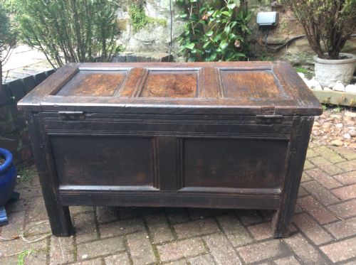 SMALL EARLY 18TH CENTURY COFFER - ADDITIONAL PHOTO 5