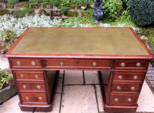 SUPER QUALITY VICTORIAN MAHOGANY PEDESTAL DESK - ADDITIONAL PHOTO 2