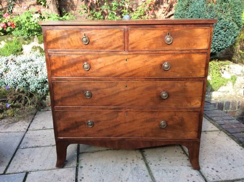 SMALL MAHOGANY GEORGIAN CHEST OF DRAWERS - ADDITIONAL PHOTO 1