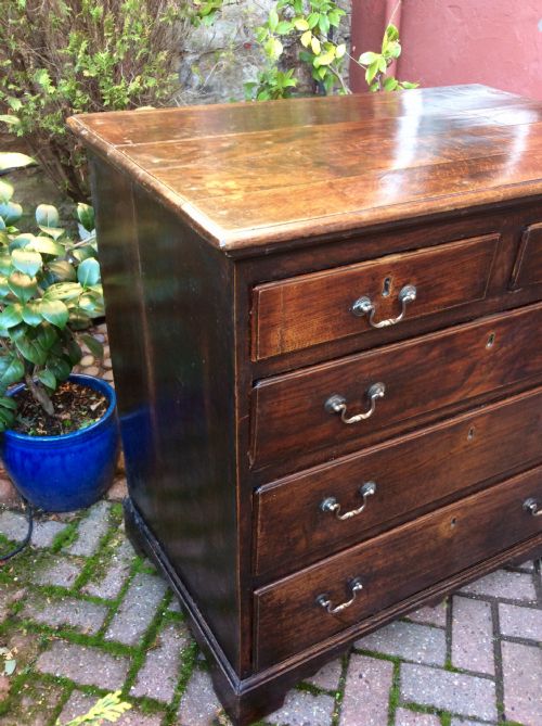 EARLY 18TH CENTURY OAK CHEST OF DRAWERS - ADDITIONAL PHOTO 1