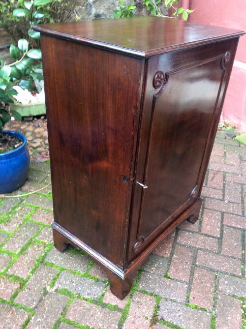 A VERY USEFUL VICTORIAN MAHOGANY CUPBOARD - ADDITIONAL PHOTO 3