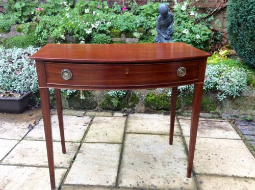 georgian mahogany bow front side table - CATEGORY: ANTIQUE TABLES - DATED GEORGIAN