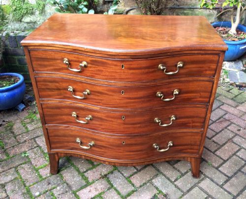 georgian mahogany serpentine chest of drawers - CATEGORY: ANTIQUE CHEST OF DRAWERS - DATED 1800