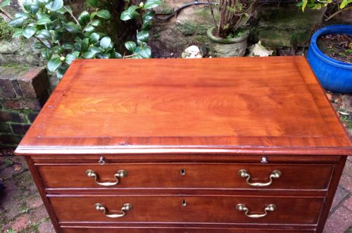 SMALL GEORGIAN MAHOGANY CHEST OF DRAWERS - ADDITIONAL PHOTO 1