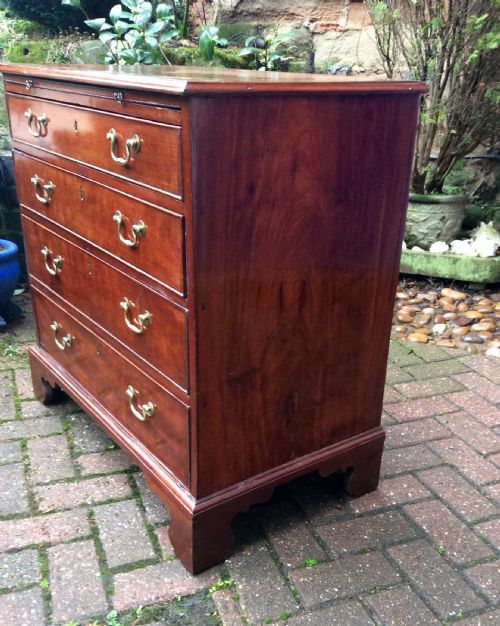 SMALL GEORGIAN MAHOGANY CHEST OF DRAWERS - ADDITIONAL PHOTO 3