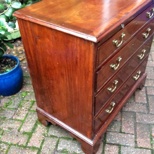 SMALL GEORGIAN MAHOGANY CHEST OF DRAWERS - ADDITIONAL PHOTO 4