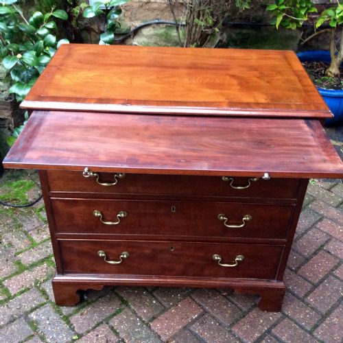 SMALL GEORGIAN MAHOGANY CHEST OF DRAWERS - ADDITIONAL PHOTO 5