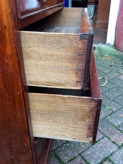 SMALL GEORGIAN MAHOGANY CHEST OF DRAWERS - ADDITIONAL PHOTO 6