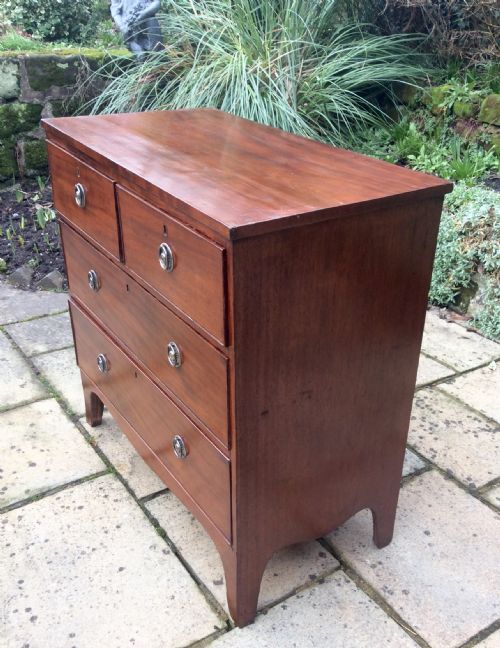 SMALL MAHOGANY CHEST OF DRAWERS - ADDITIONAL PHOTO 1