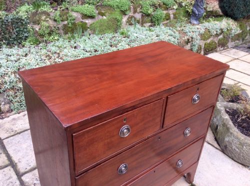 SMALL MAHOGANY CHEST OF DRAWERS - ADDITIONAL PHOTO 2