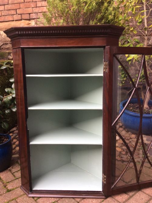 GEORGIAN MAHOGANY GLAZED CORNER CUPBOARD - ADDITIONAL PHOTO 1