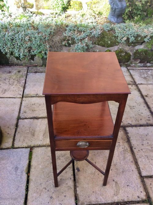 GEORGIAN MAHOGANY BEDSIDE TABLE - ADDITIONAL PHOTO 1