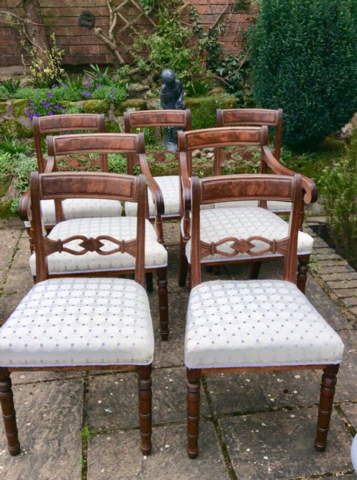 A SET OF REGENCY CHAIRS COMPRISING 2 CARVER OR ARM CHAIRS AND 5 SINGLE DINING CHAIRS - ADDITIONAL PHOTO 4