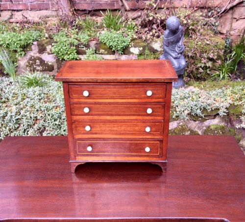 miniature mahogany chest of drawers - CATEGORY: ANTIQUE CHEST OF DRAWERS - DATED 19TH CENTURY