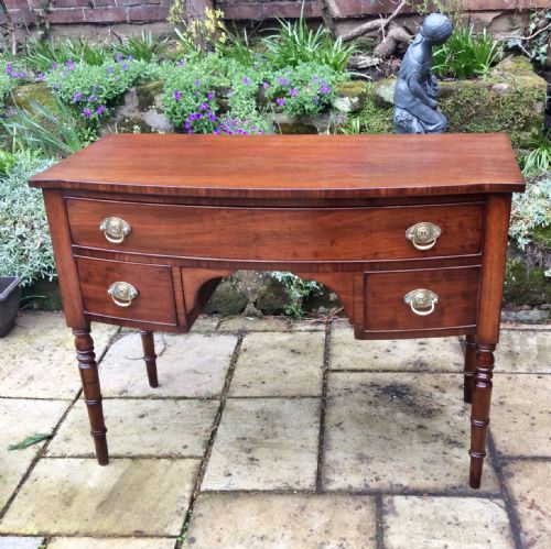 mahogany bow front dressing table - CATEGORY: ANTIQUE DRESSING TABLES - DATED REGENCY