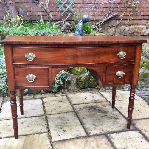 MAHOGANY BOW FRONT DRESSING TABLE - ADDITIONAL PHOTO 1