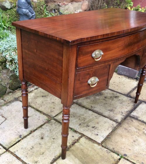 MAHOGANY BOW FRONT DRESSING TABLE - ADDITIONAL PHOTO 3