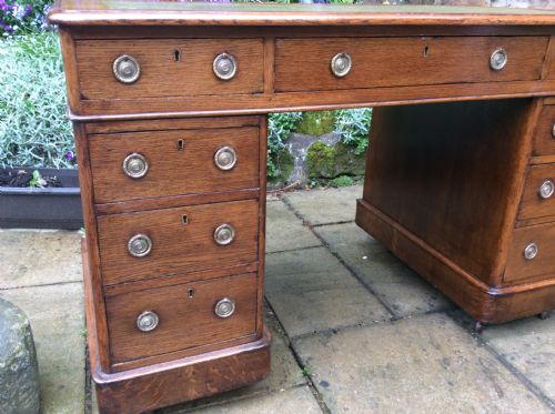 VICTORIAN OAK PEDESTAL DESK - ADDITIONAL PHOTO 1