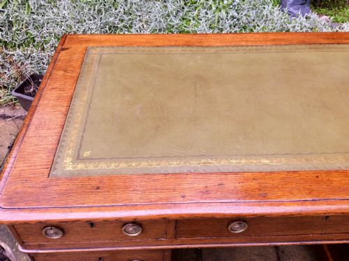 VICTORIAN OAK PEDESTAL DESK - ADDITIONAL PHOTO 2